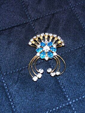 Beautiful Scitarelli Signed Pin Brooch - Blue Stones and Crystals